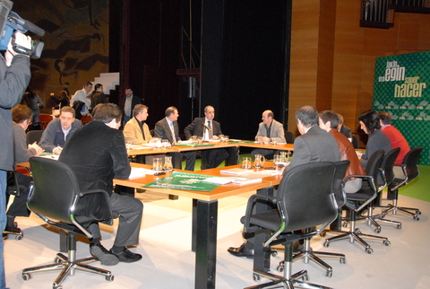 Foto: La  presentacin ha sido a cargo de los miembros del EBB y del Lehendakari Ibarretxe